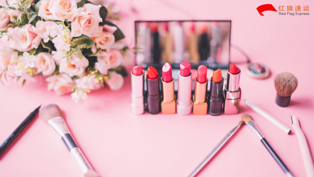 攝圖網(wǎng)_500498717_美妝口紅化妝品（企業(yè)商用）_副本.jpg